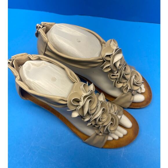 PATRIZIA Spring Step Harlequin Beige Wedge Sandals Shoes Size 7 Flowers T-Strap - Picture 4 of 12